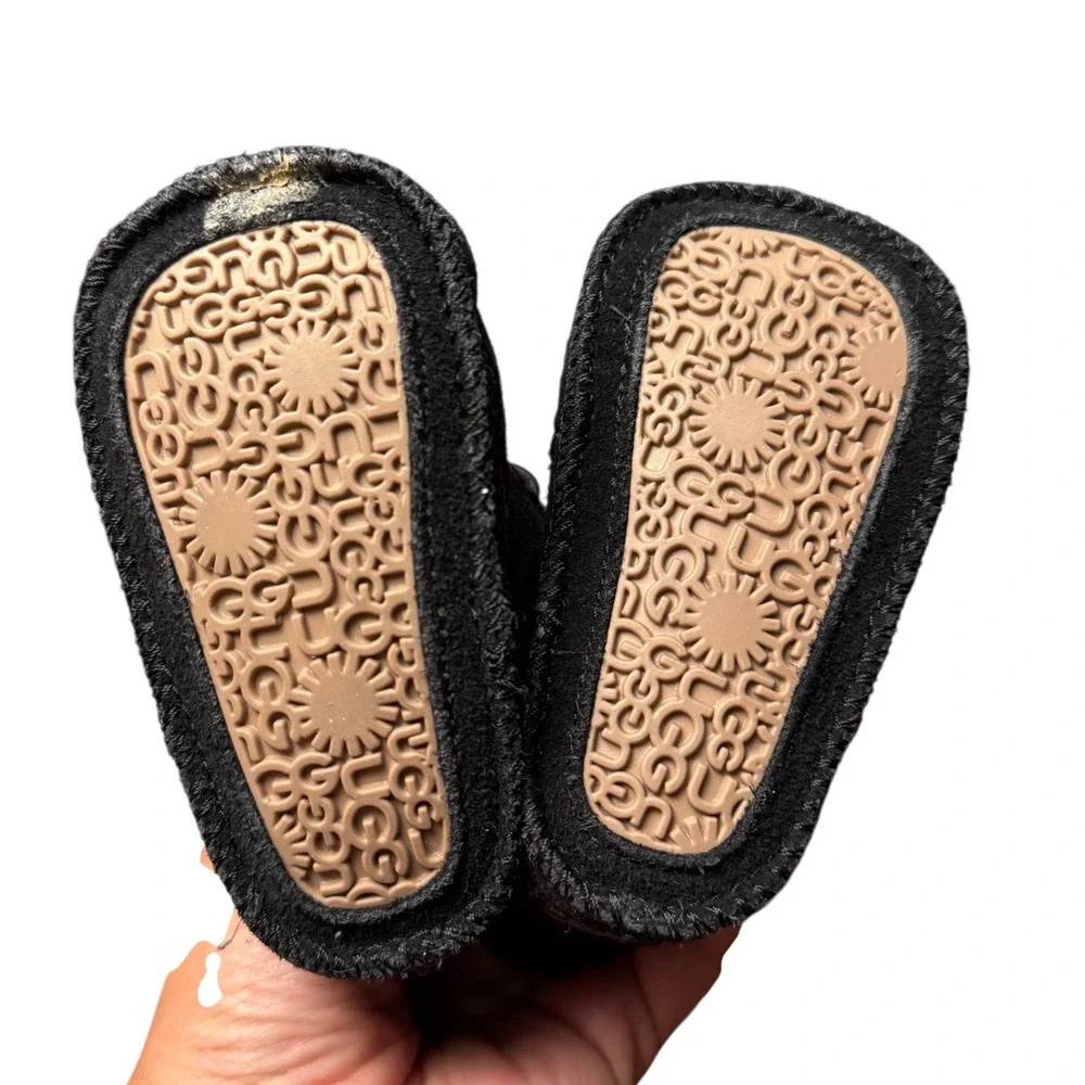 UGG Baby Neumel Black Suede Leather Shearling Lined‎ Lace Up Boots Shoes SU